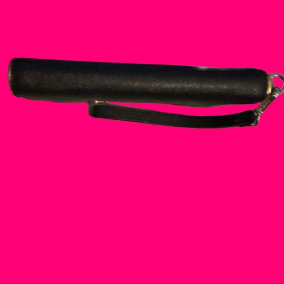 Michael Kors wallet black with gold trim - Picture 3 of 6